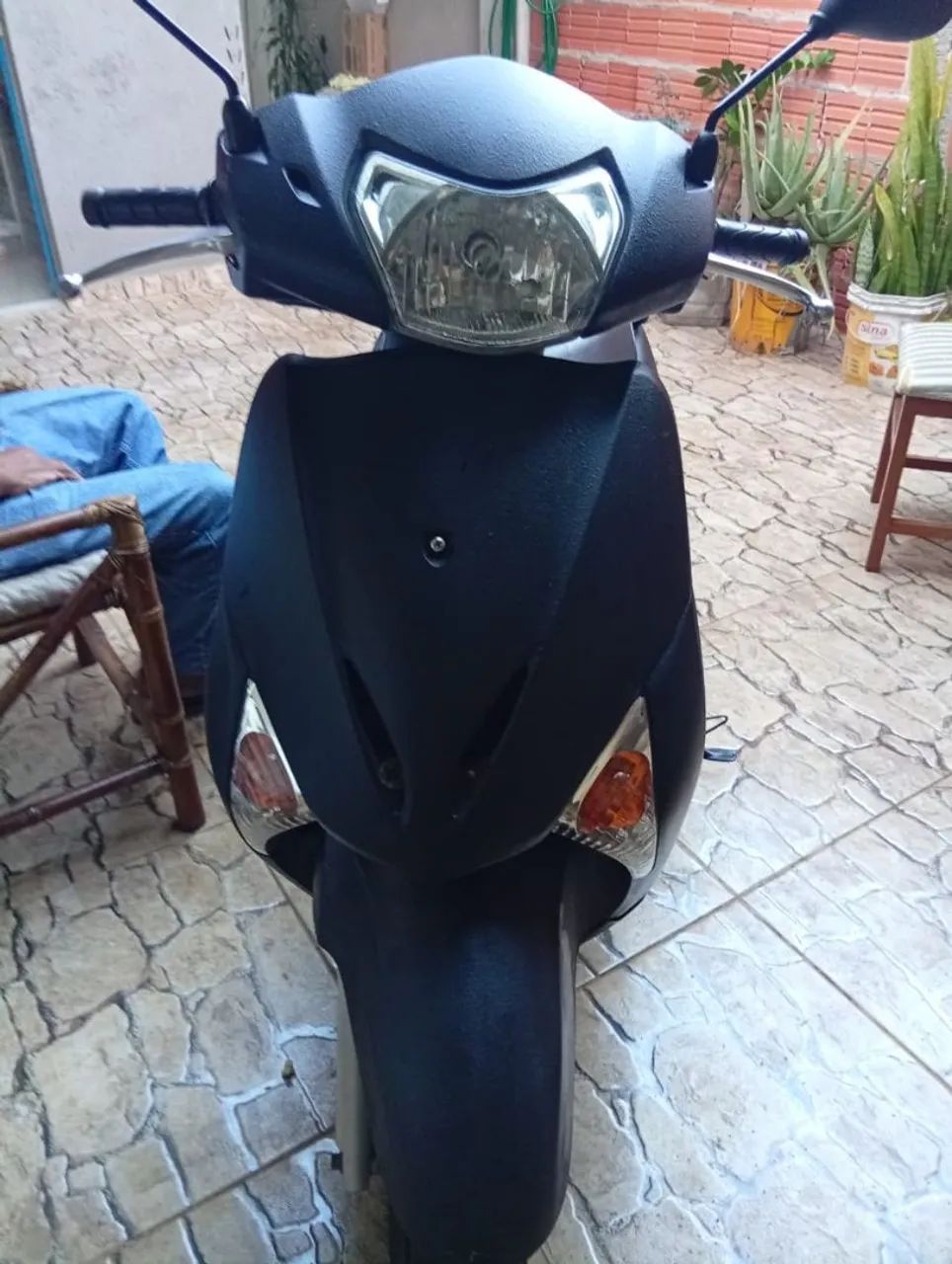 Vendo moto lead bem conservada ano 2012 pneus novos documentação em dia kl 46631 - Foto 2