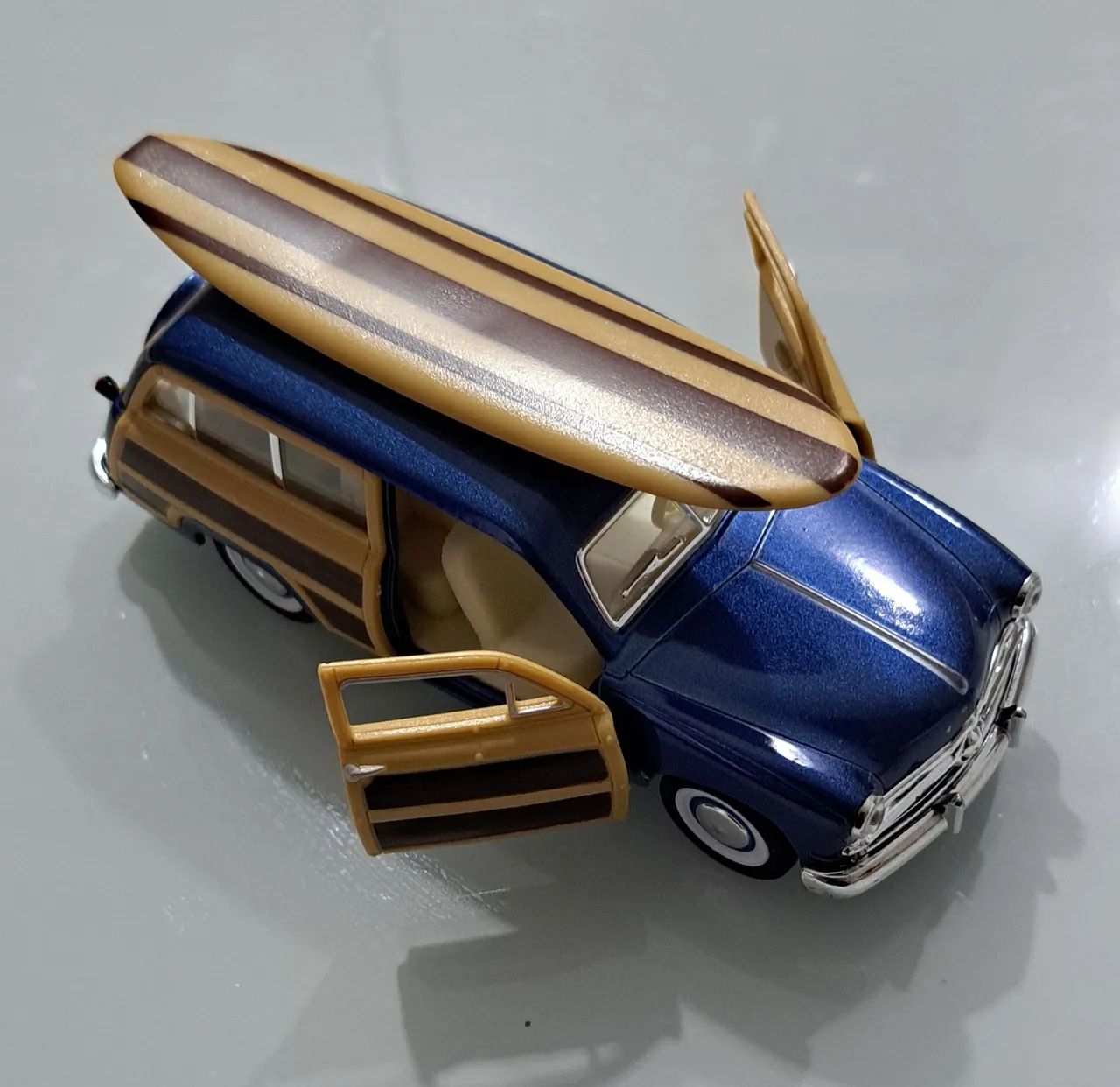 2 Mini Carros: Mc Laren 600LT e  Woody Wagon 1949  - Foto 3
