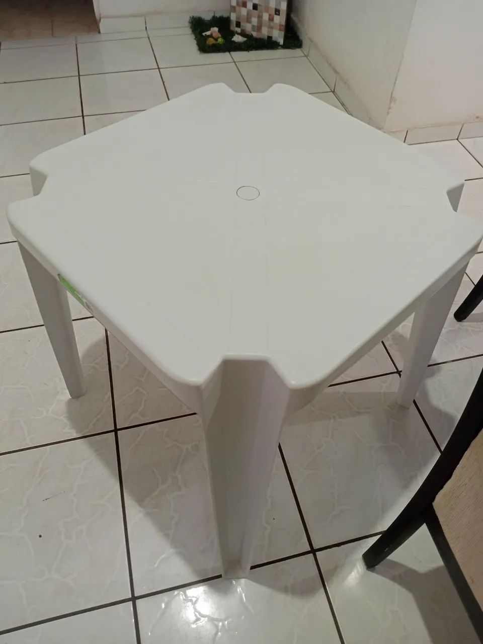 Vendo uma mesa de plástico 70,00 - Foto 2