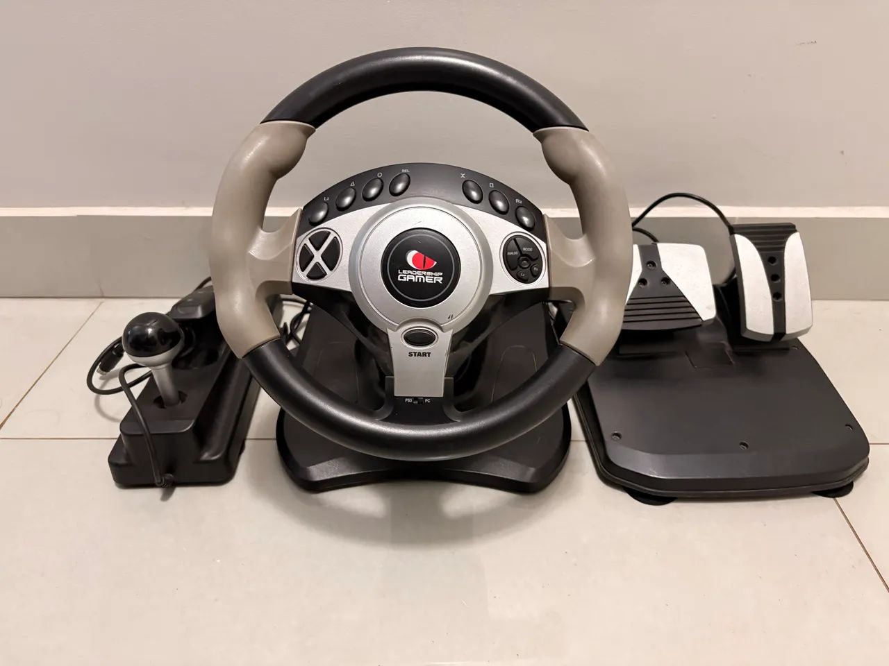 Vendo conjunto gamer com volante e pedal
