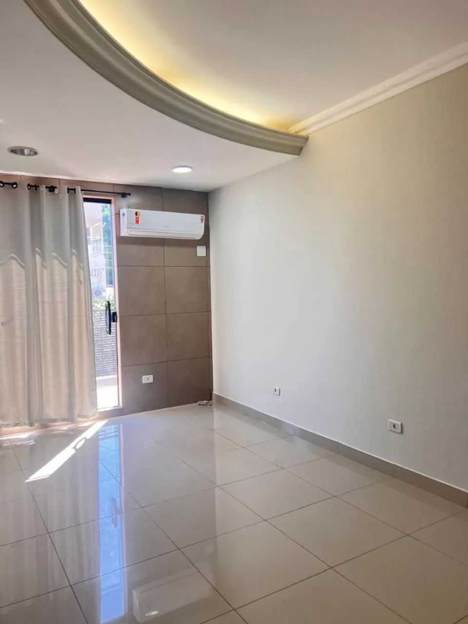 Salas comerciais,com sanitário e sacada. R$ 900,00 a R$ 1.300,00 - Foto 3