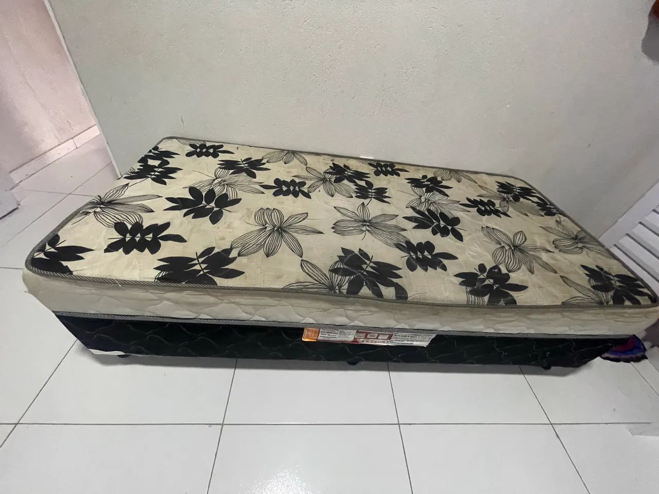 Vendo cama de solteiro  - Foto 3