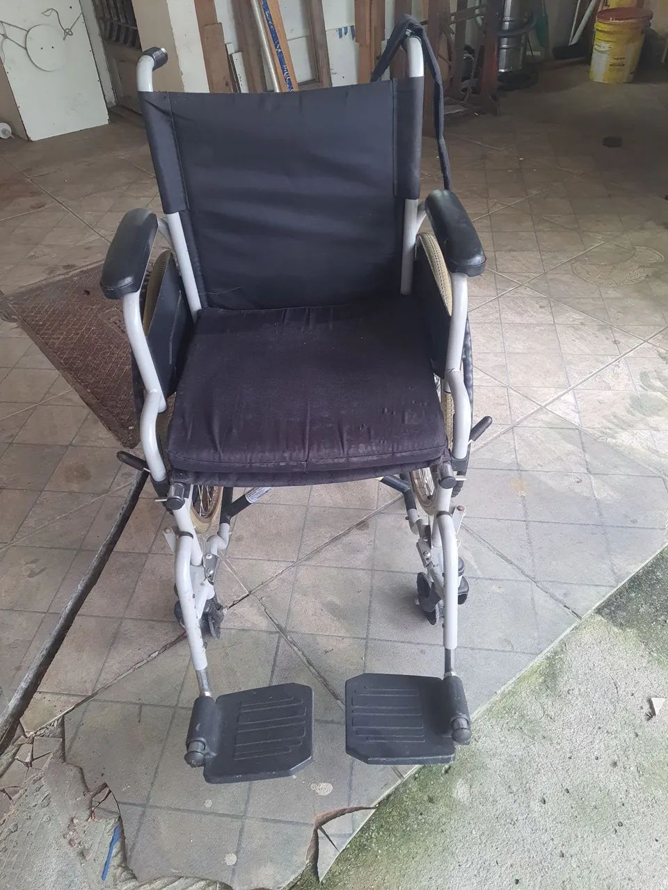 Cadeira de rodas semi nova  - Foto 4