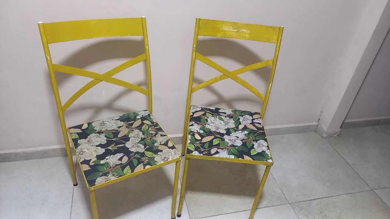 2 cadeiras retrô R$150,00 