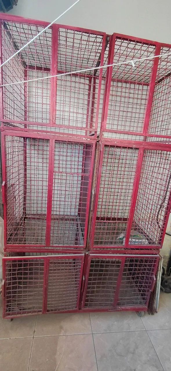 Vende-se gaiola grande