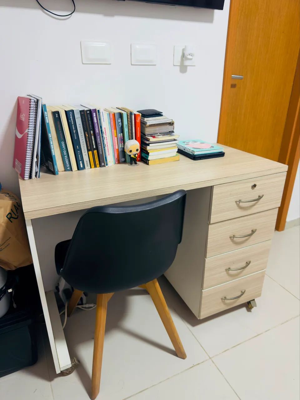 Mesa de escritório com cadeira  - Foto 5