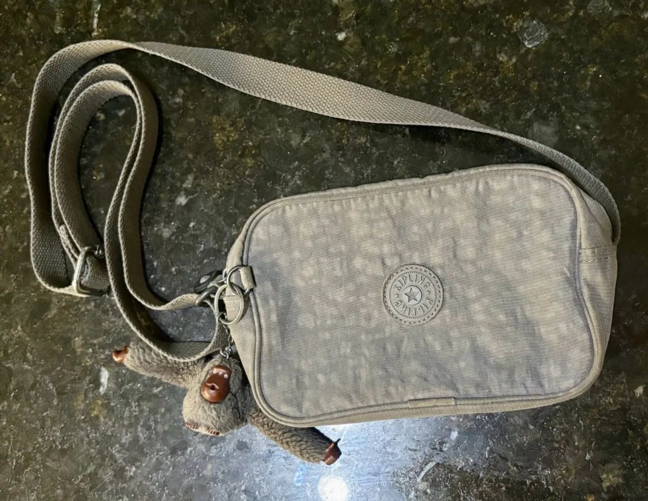 Bolsa kipling com chaveiro original 