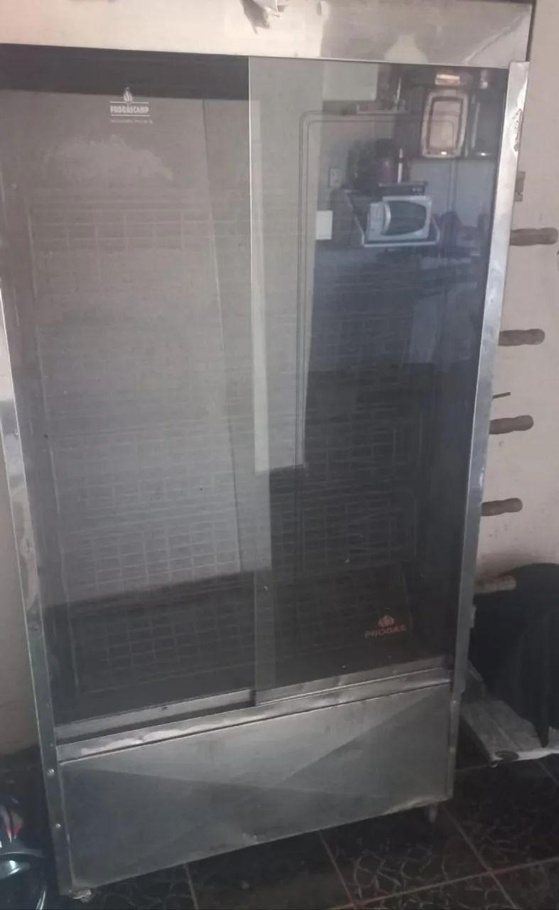 Vende-se máquina de assar frango 