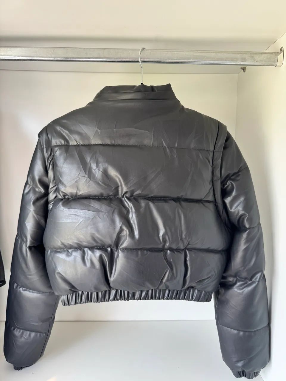 jaqueta puffer couro cropped feminina - Foto 2