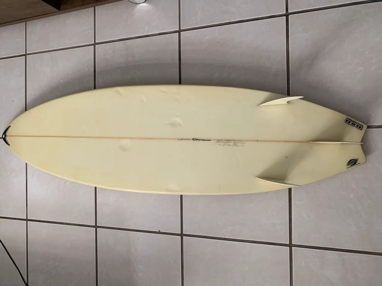 Vendo excelente prancha de surf triquilha completa mais capa - Foto 6