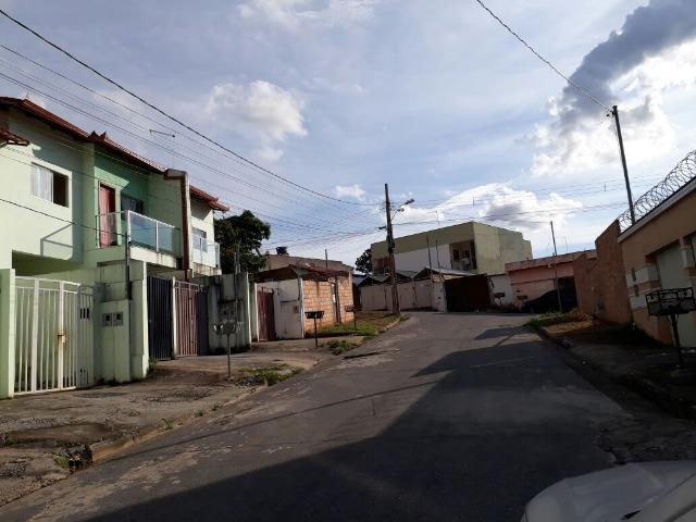 150 Mil- Casa duplex/ com habite-se + area privativa no bairro Itacolomy- Betim - Foto 2