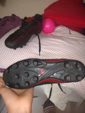 Chuteira umbro, numeração 42 - Foto 3