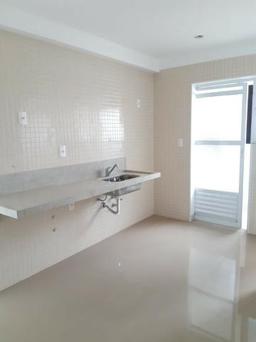 Apartamento andar alto , face sombra, no Edifício Metropolitan com 142 m² úteis, 3 suítes - Foto 17