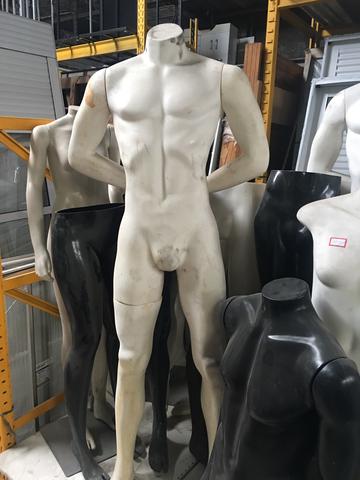 Manequim de corpo inteiro em ótimo estado de conservação. Marca EXPON - Foto 6