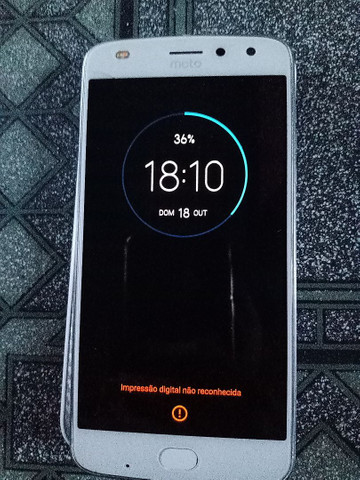 Moto z2 play