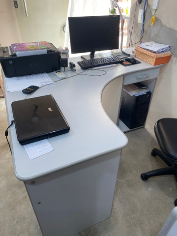 Mesa para computador com armário - Foto 2