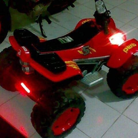 Mini quadriciclo com leds