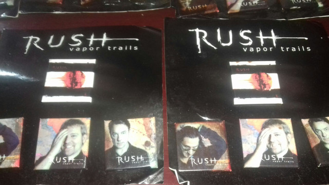 80 cartela de botom cada com 3 peças Rush - Foto 2