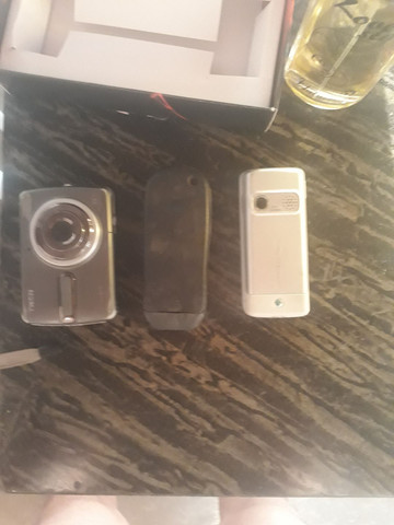 Vendo 2 celular uma máquina fotográfica e um perfume 150 tudo - Foto 3