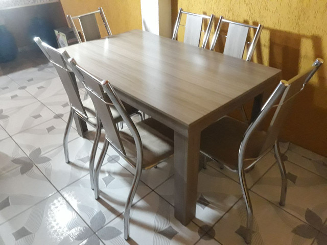 Mesa de madeira com 6 cadeiras. - Foto 6