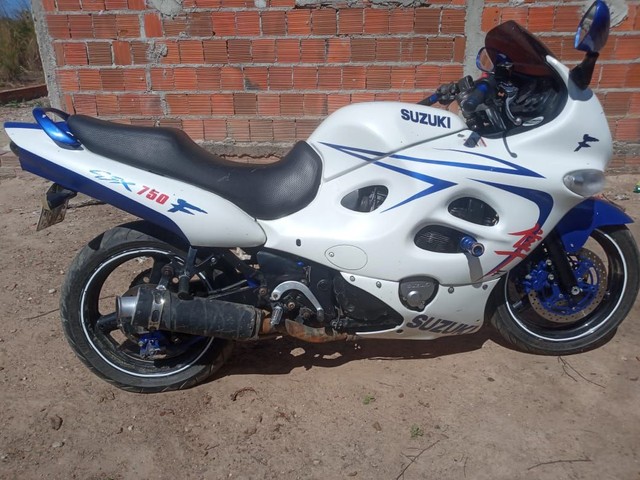 MOTO SUZUKI 750 .