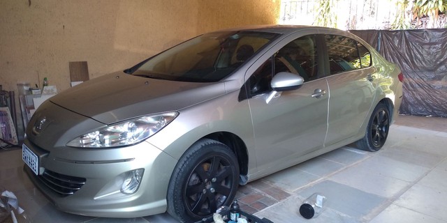 PEUGEOT 408