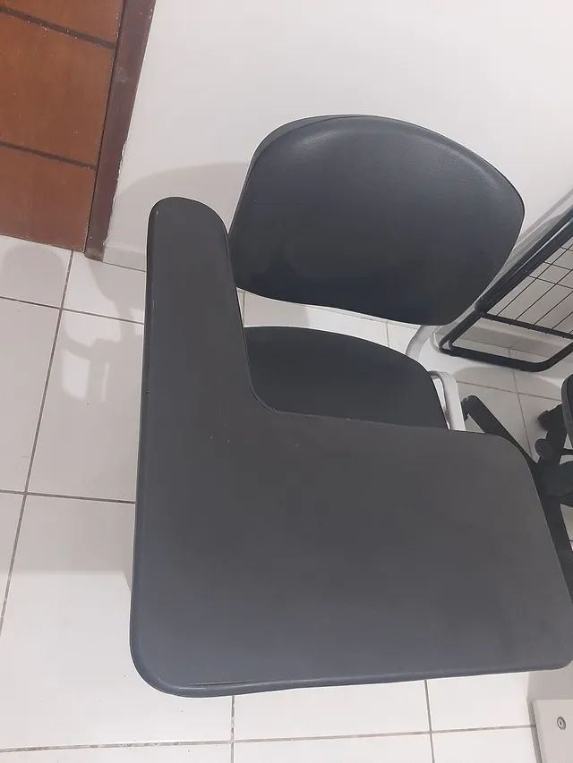 Cadeira em couro Universitária/Escolar com prancheta