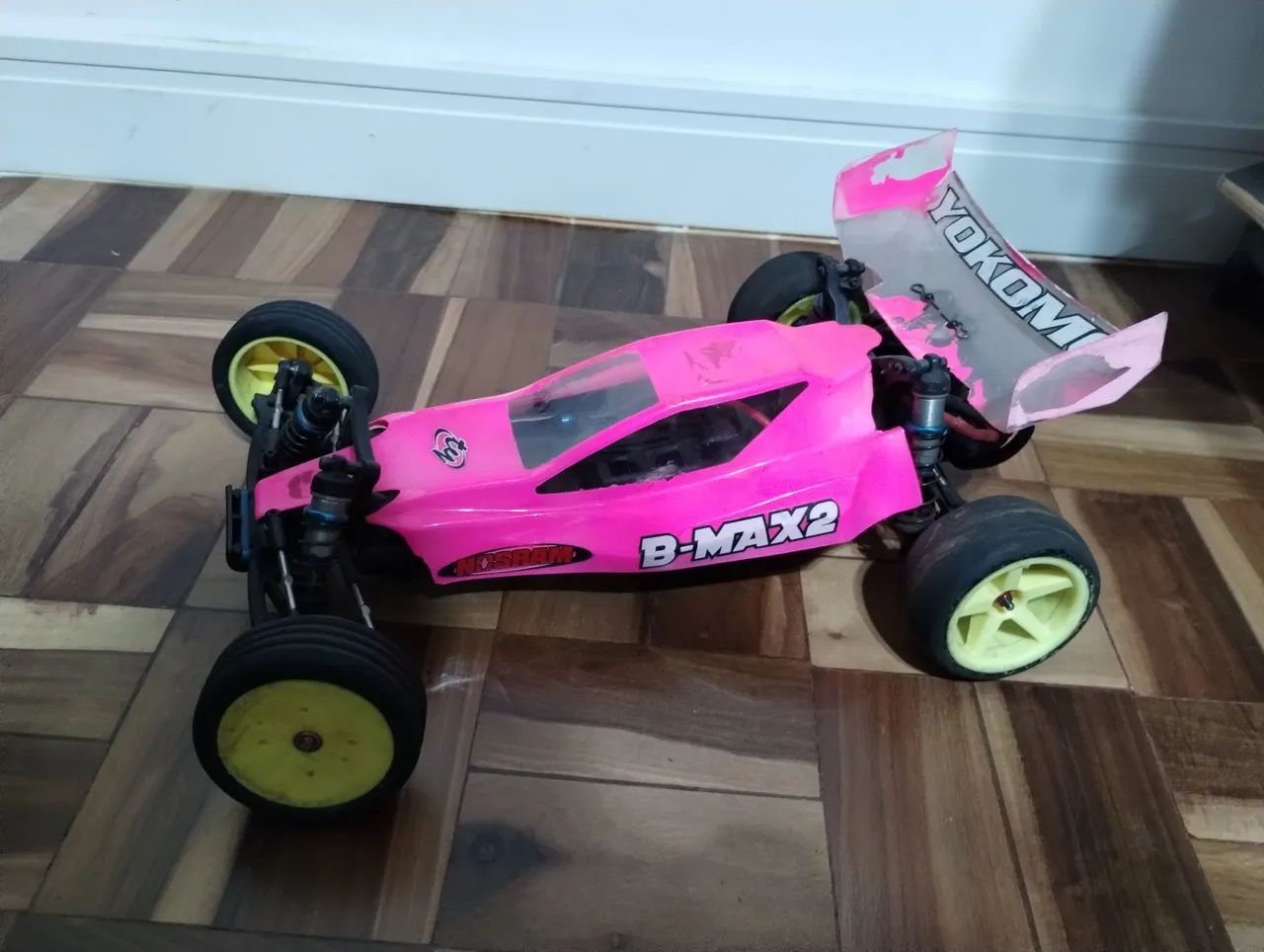 Automodelo Buggy 1/10 4x2 Yokomo B-max2 eletrico