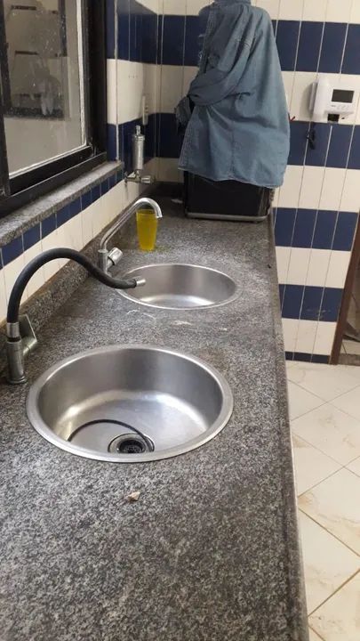 Pia de granito com duas cuba aço inox 