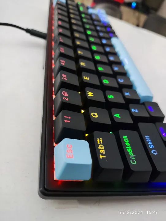 Teclado Mecânico 60% RGB SKYLION SWITCH BLUE - Foto 4