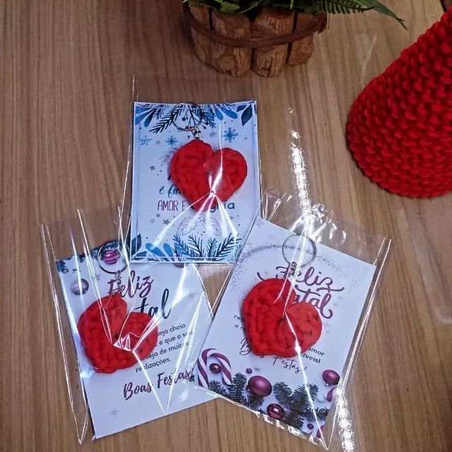 Lembrancinhas de Natal Chaveiro de coração em fio de malha. - Foto 3