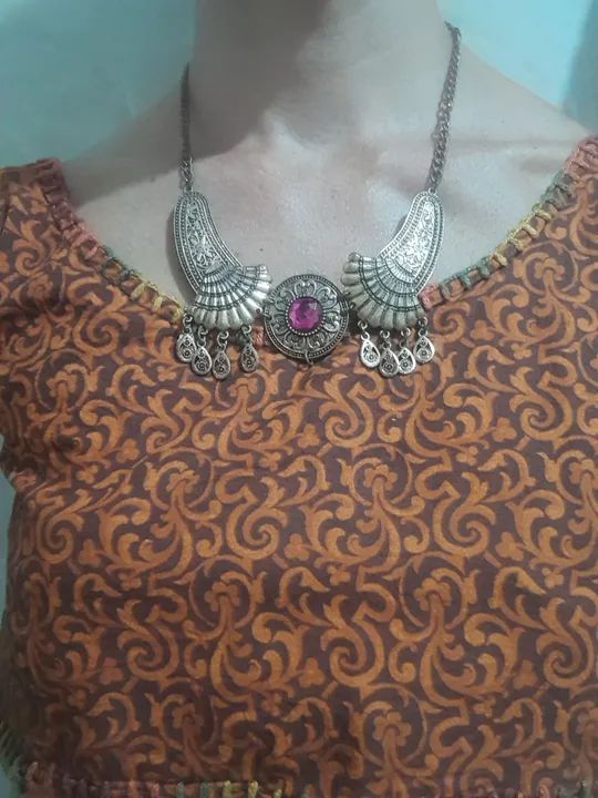 Colar Feminino com Pedra Rosa - Foto 2