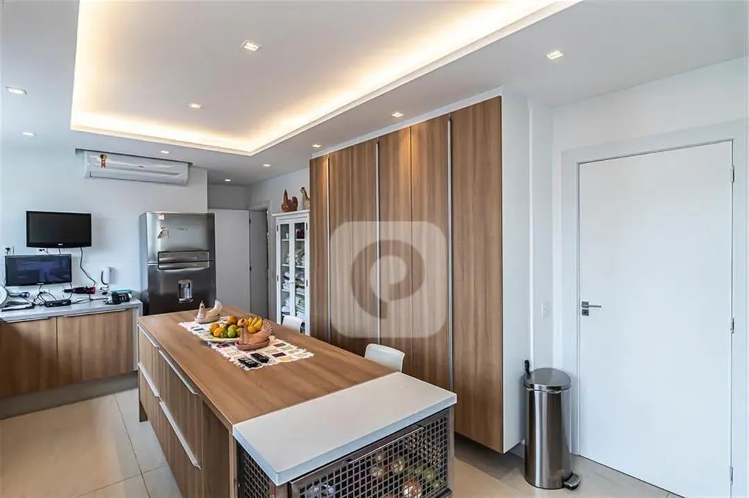 Maravilhosa casa Triplex com 4 suítes, elevador e 600m2 de área construída. - Foto 14