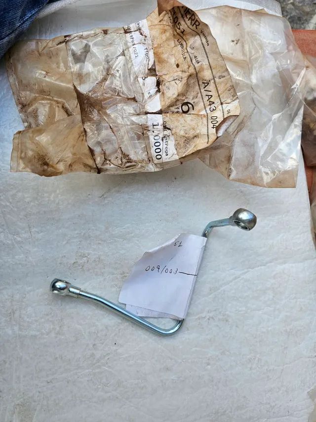 Carregadeira L580 liebherr tubo lubrificação motor novo original 9271051 - Foto 2