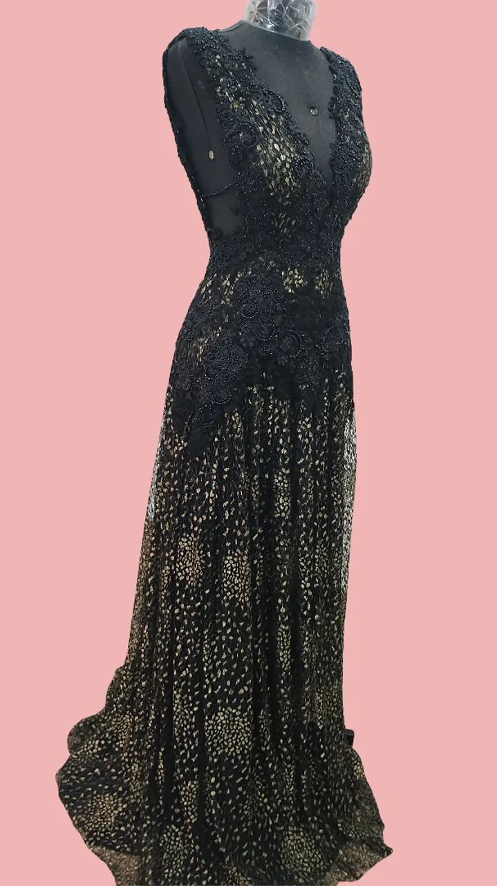 Vestido em renda e tela 