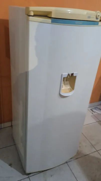 Geladeira com Dispenser de Água  - Foto 5