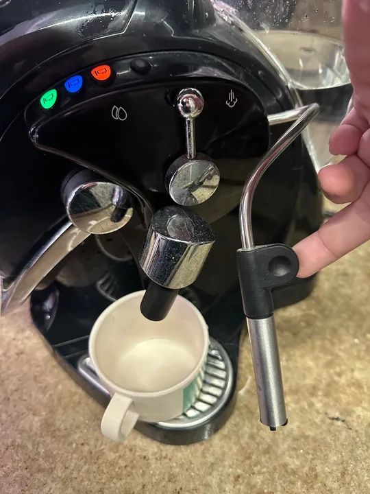  (aceito troca) Vendo cafeteira para café espresso 3 corações modelo Gesto. - Foto 3