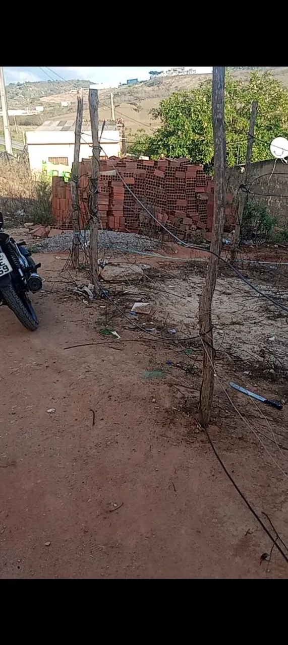 Vendo troco terreno em moto ou carro no Lídia Queiroz