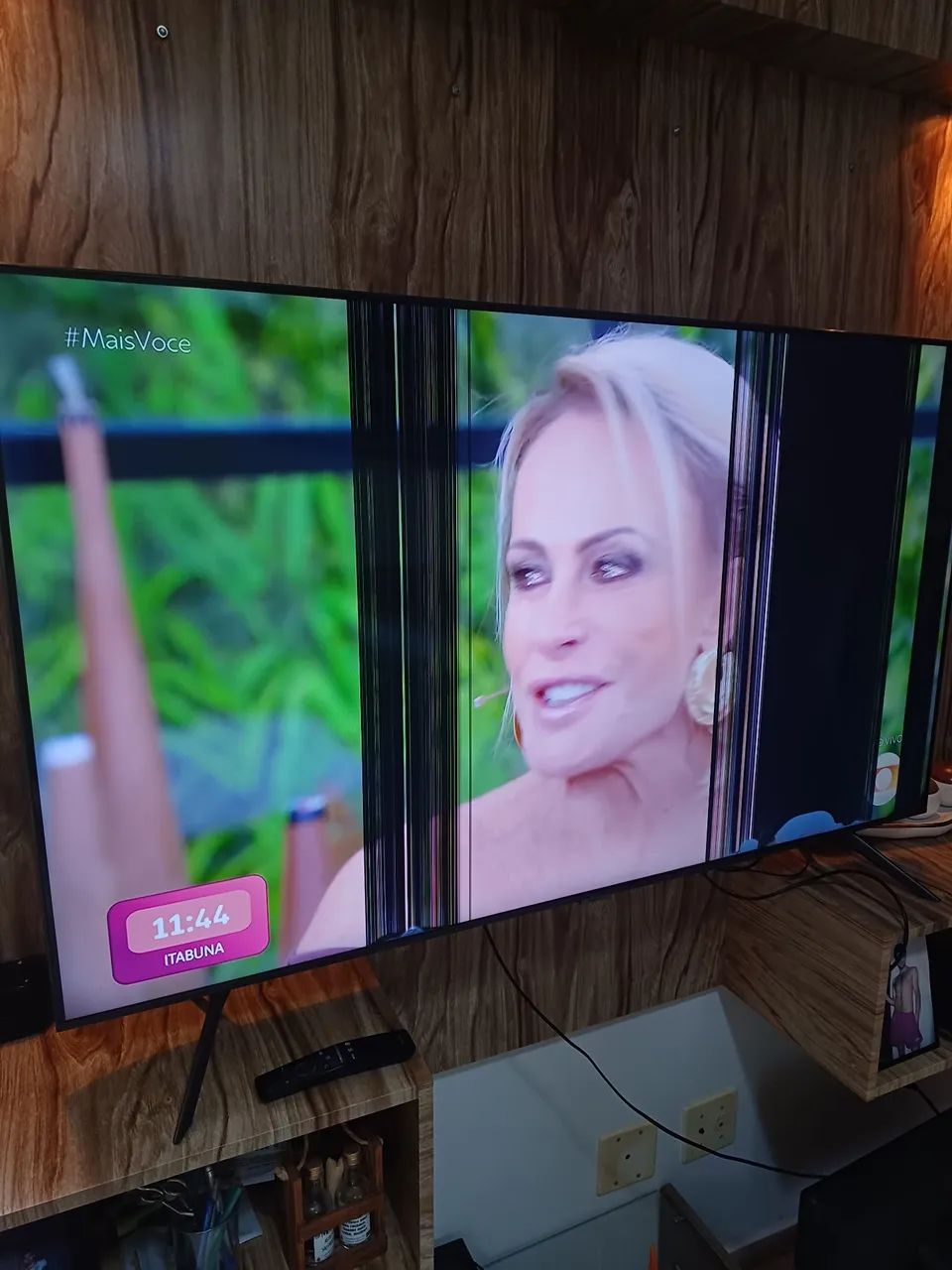 TV Samsung 55 Pol. 4K  Tela Trincada - Foto 2