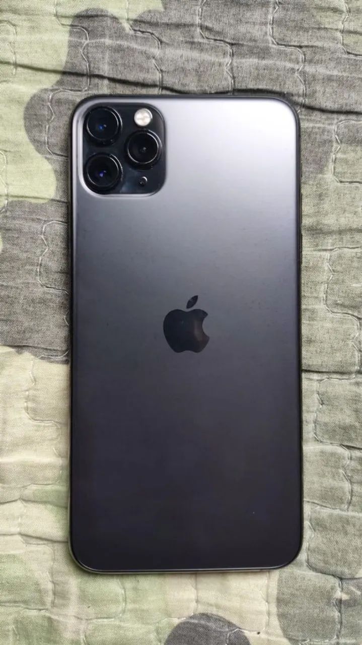 Iphone 11 Pro Max (Pra vender LOGO por 1.800)