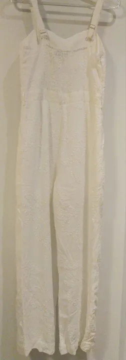 Macacão Branco com bordado