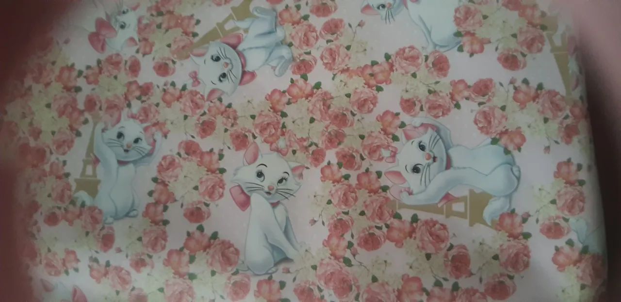 papel de presente(1.00x70) DISNEY princesas ,etc - Foto 4