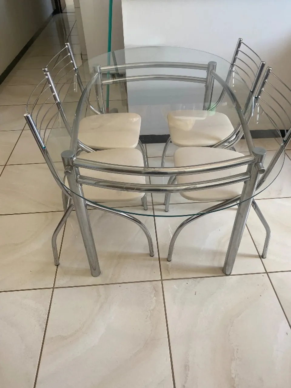 Mesa jantar oval com 4 cadeiras