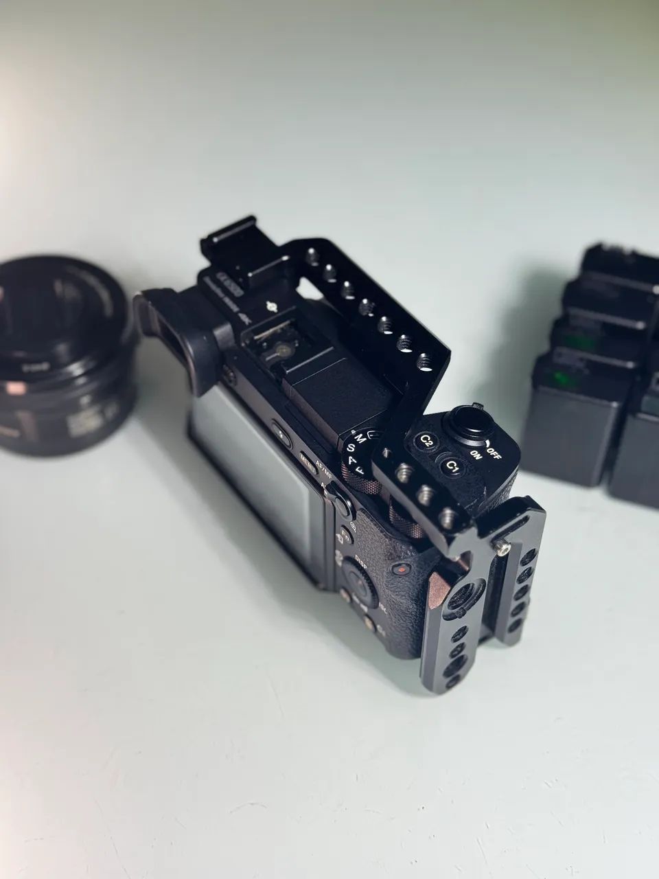 SONY A6500 COM LENTE E CAGE  - Foto 2