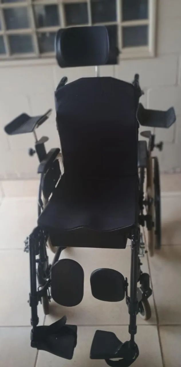 Cadeira de rodas adaptada e reclinável ORTROBRÁS 