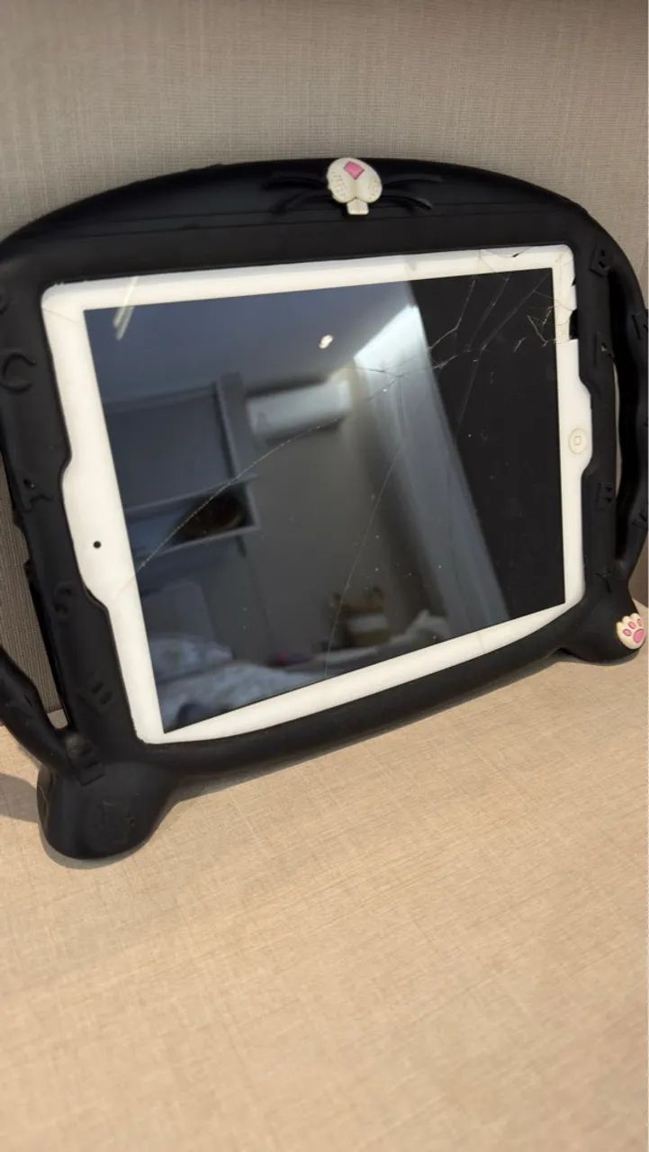 Tablet Apple iPad 2 com tela trincada PARA PEÇAS  - Foto 4