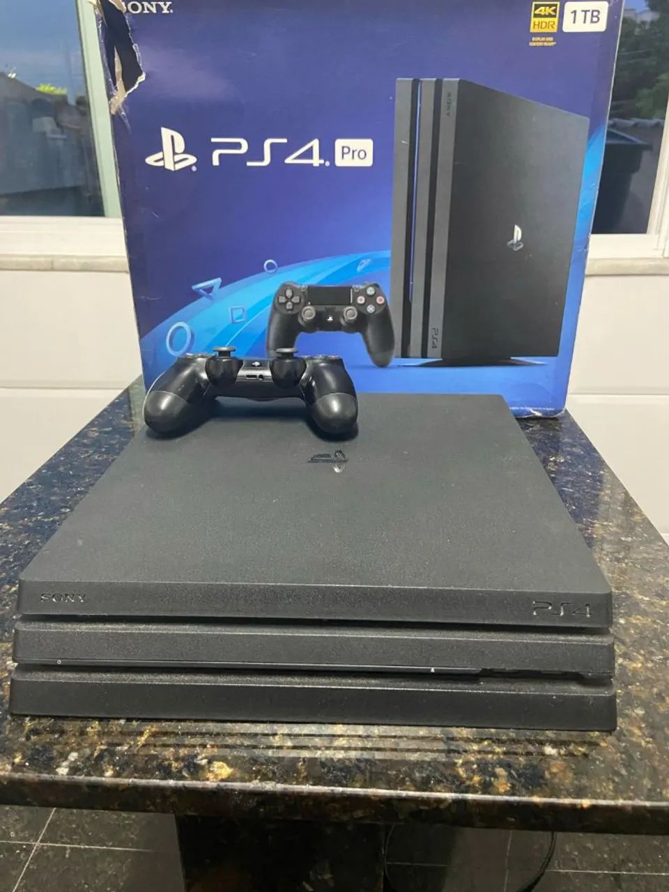 PlayStation 4 pro 1TB mais controle