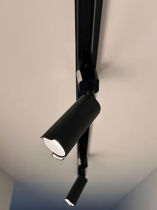 Luminária de trilho com 3 lâmpadas 7w Branco Quente