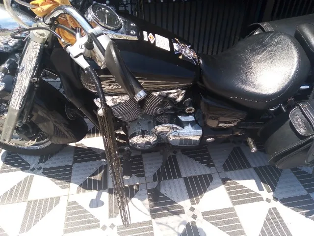 Shadow 750