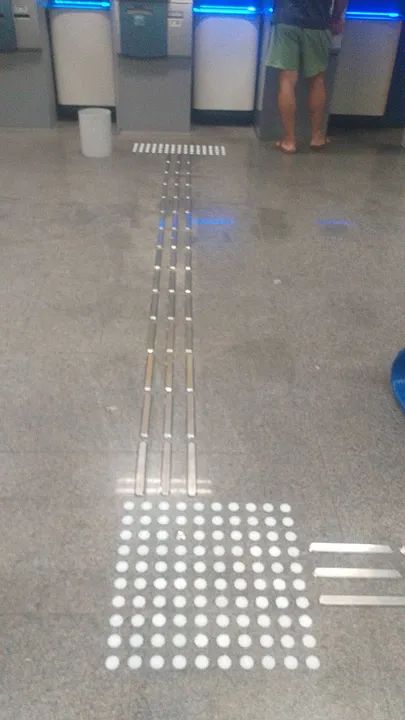 Pisos Táteis elemento inox alerta e direcional para Acessibilidade - Foto 2